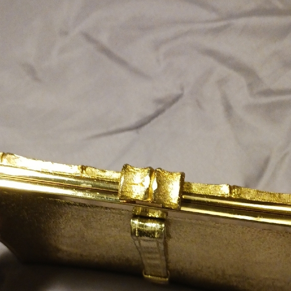 After Dark Vintage Gold  80' Clutch With Coin Putch Of A Chain. Satin Gold Lined - Picture 5 of 7